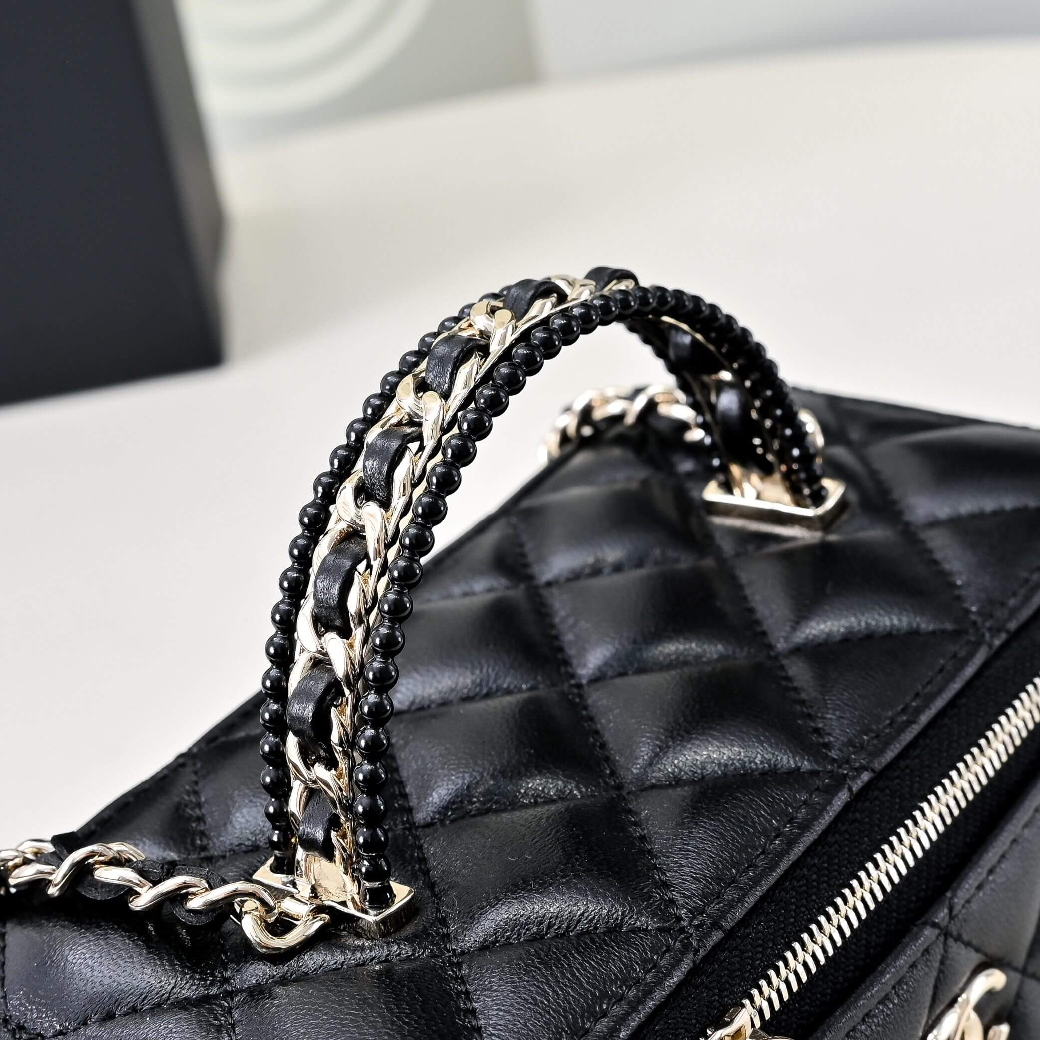 Ch**el Long Vanity with chain