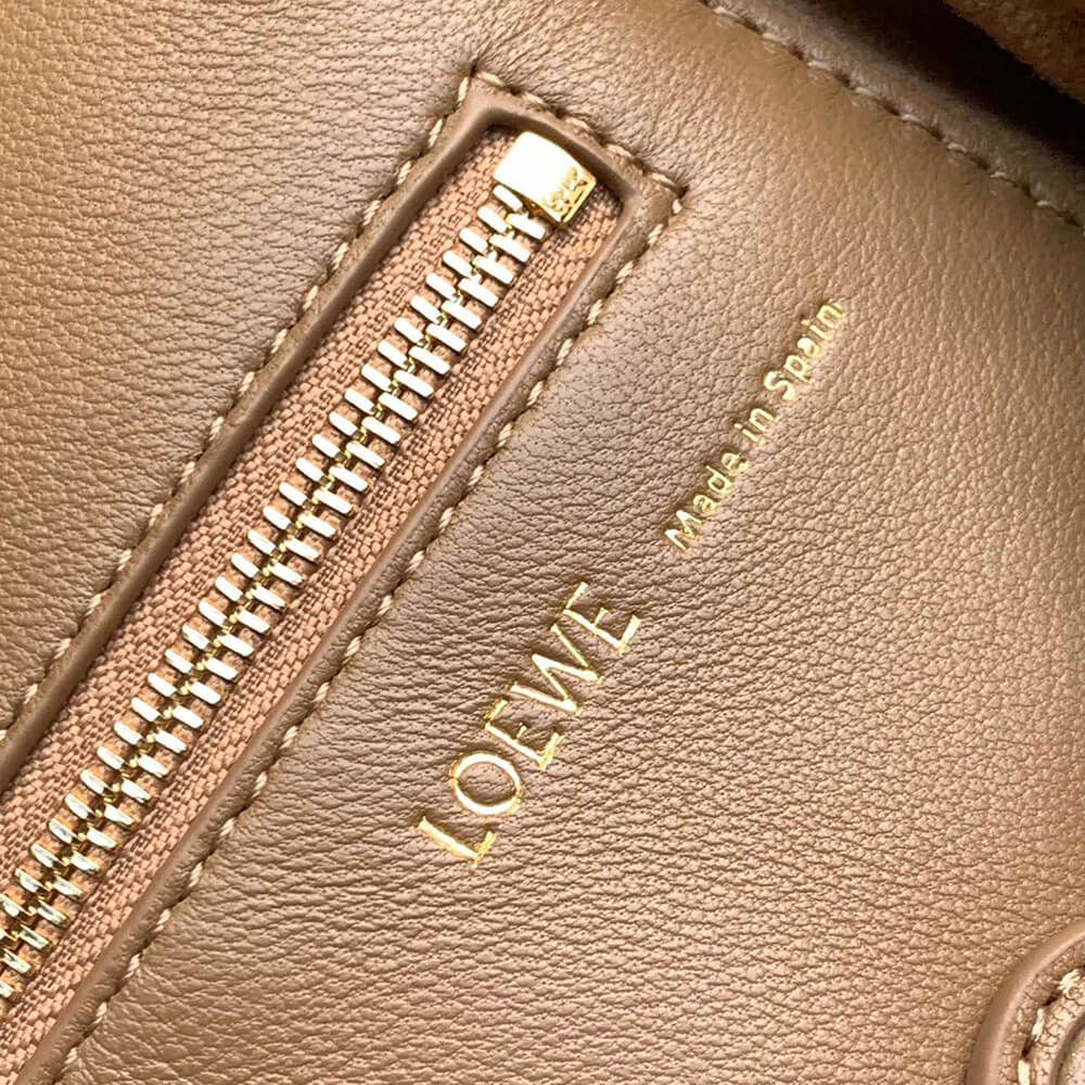 L0ew* Medium Squeeze bag in nappa lambskin