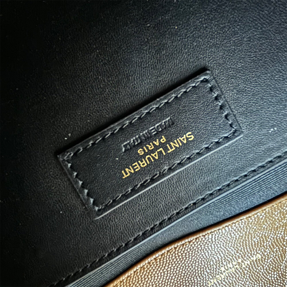 Y51 envelope medium in grained leather