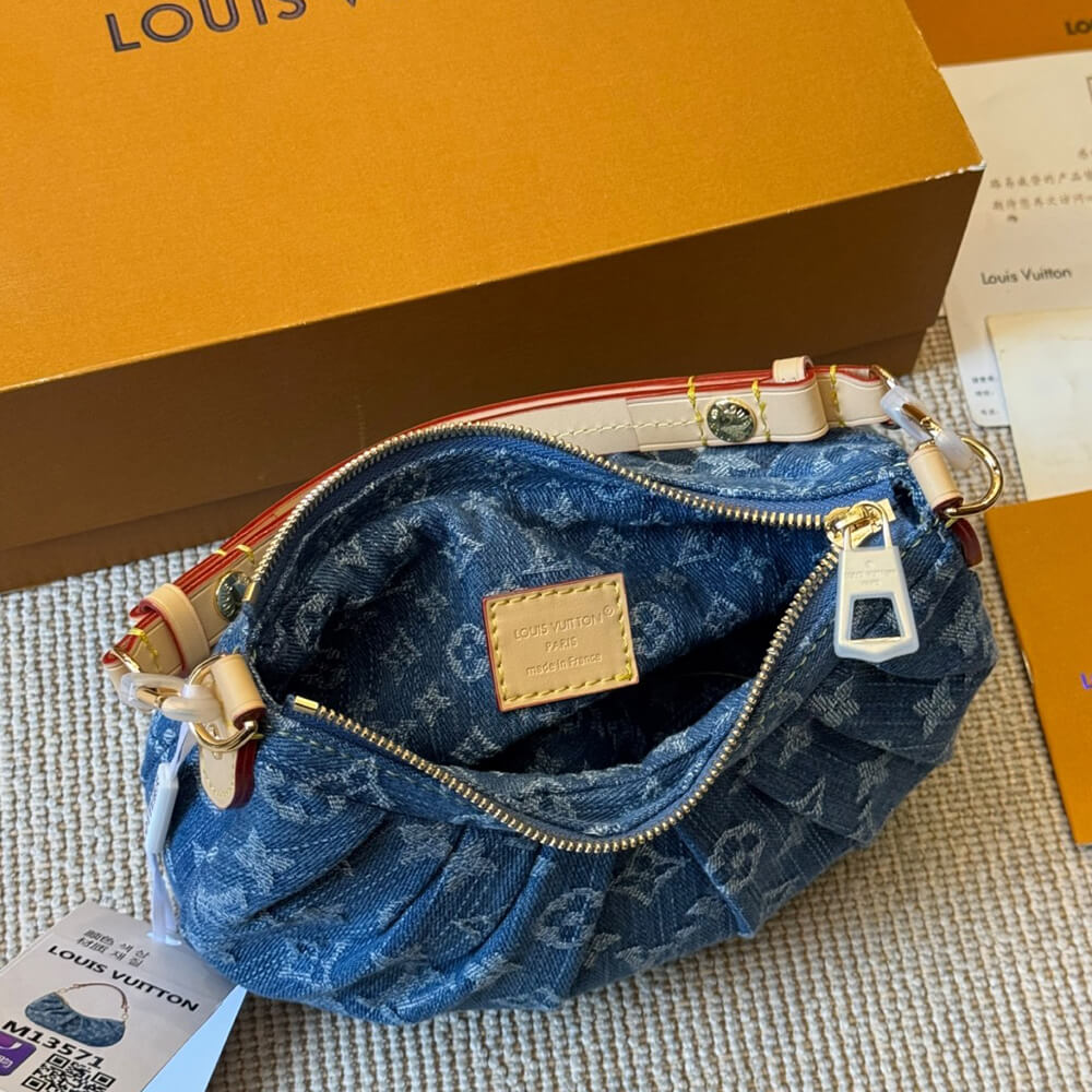LV Pochette Valley