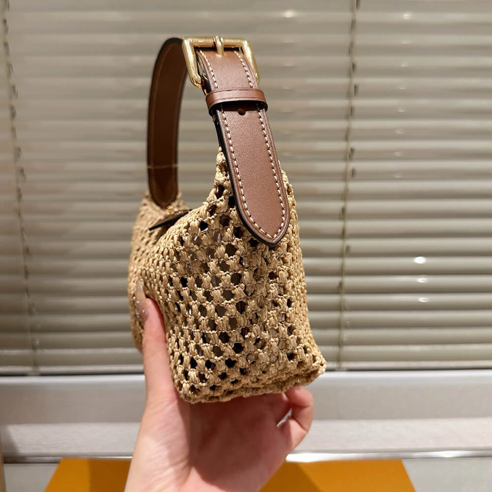 LV Hills Pochette Bag(high-end grade)