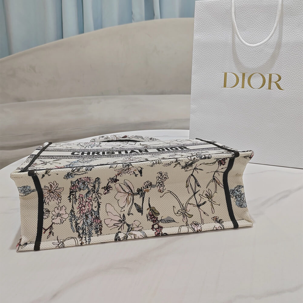 Medium D10r Book Tote