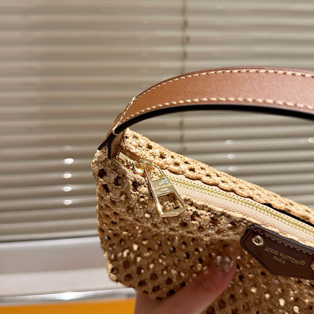 LV Hills Pochette Bag(high-end grade)