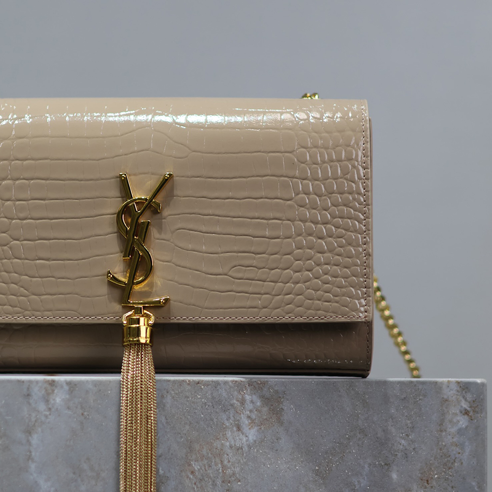 KATE SMALL TASSEL IN CROCODILE-EMBOSSED LEATHER(HIGH-END GRADE)