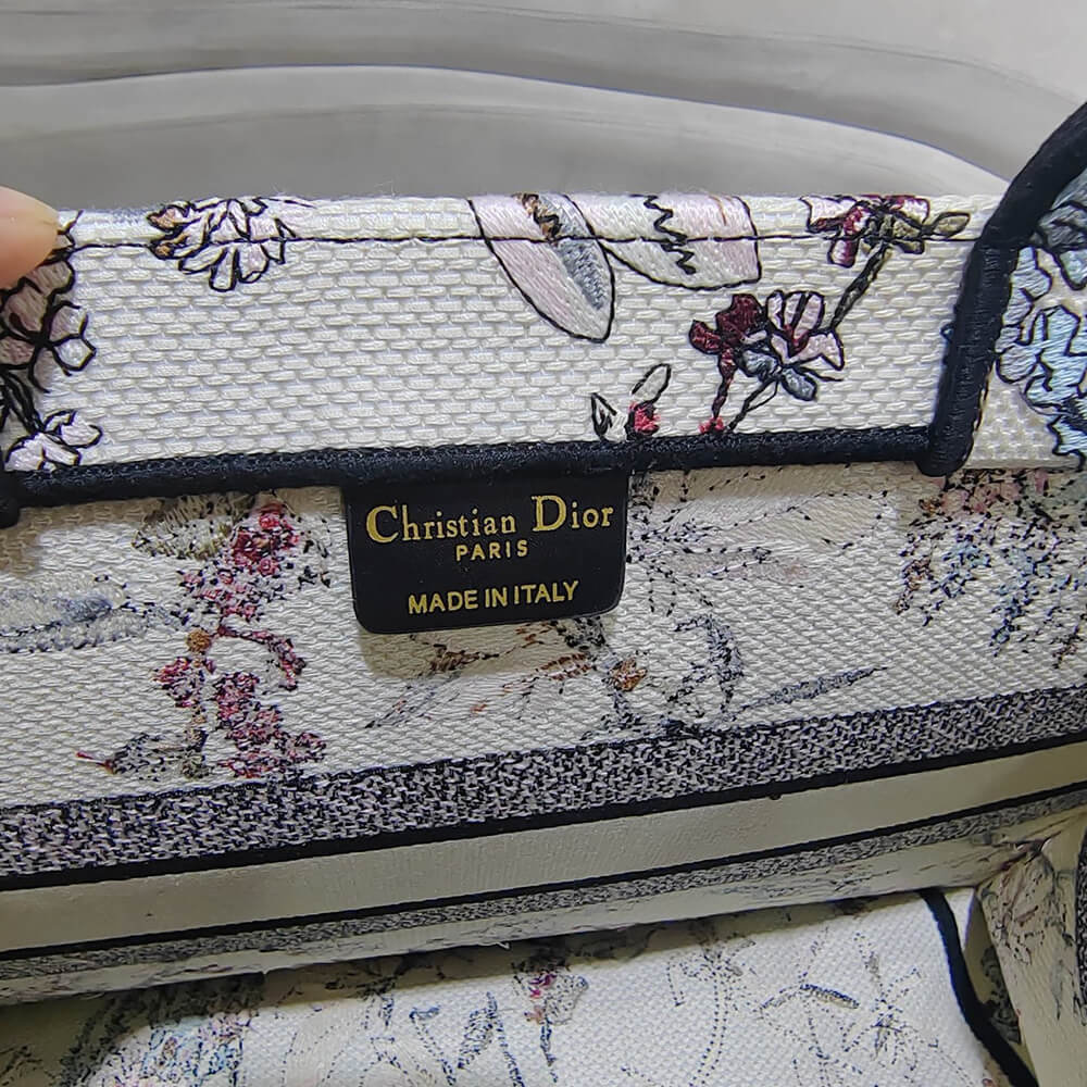 Medium D10r Book Tote