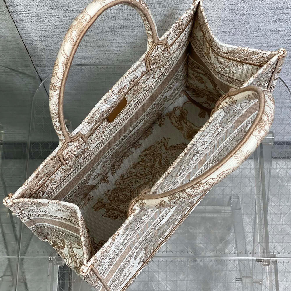 Medium D10r Book Tote