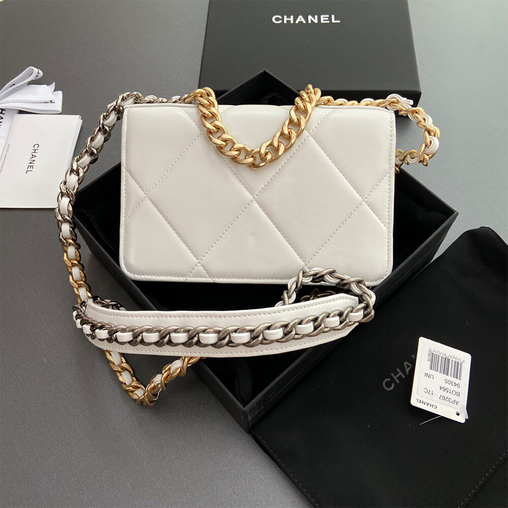 Ch**el 19 Wallet on Chain(high-end grade)