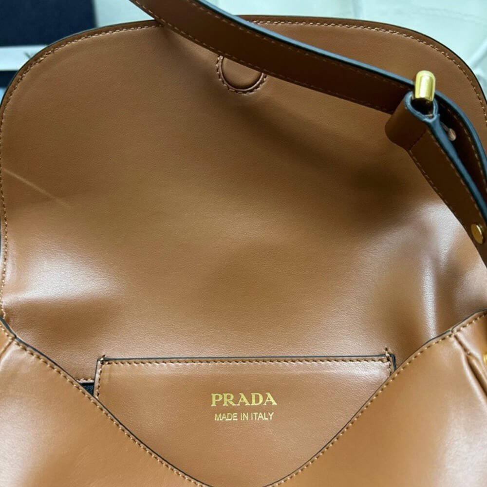 Pra*a Arque leather shoulder bag with flap