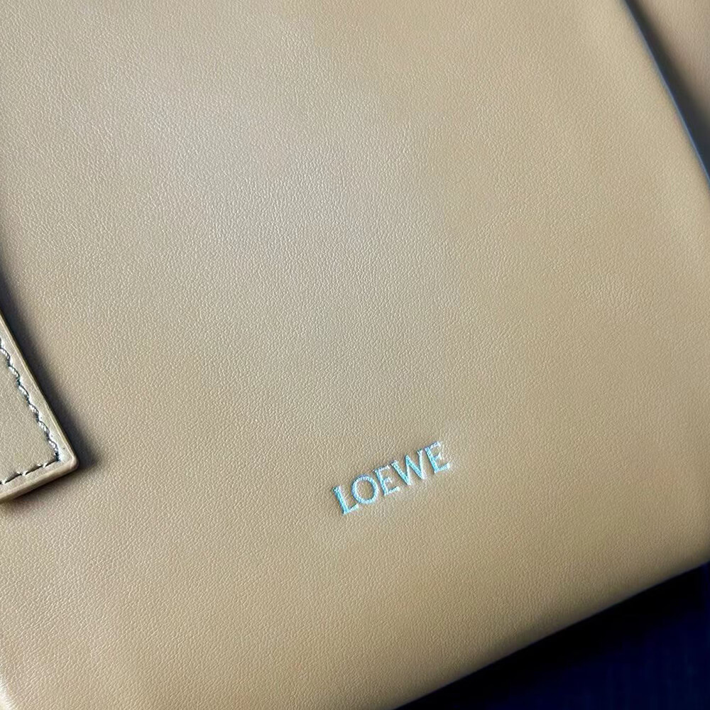 L0ew* Hammock Flip bag in classic calfskin(HIGH-END GRADE)