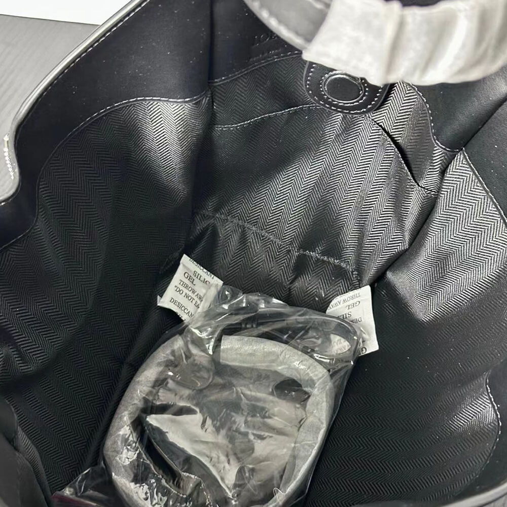 L0ew* Hammock Flip bag in classic calfskin(HIGH-END GRADE)