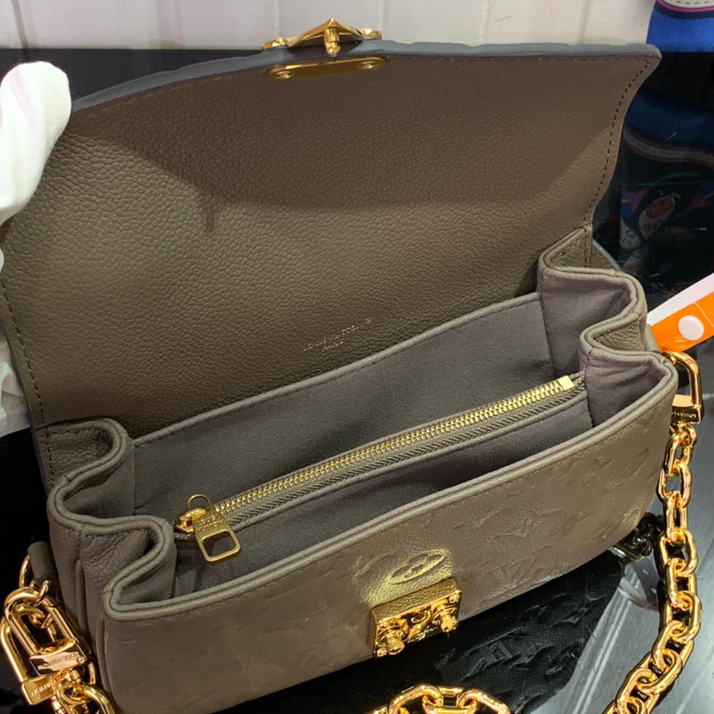 LV Pochette Metis East West