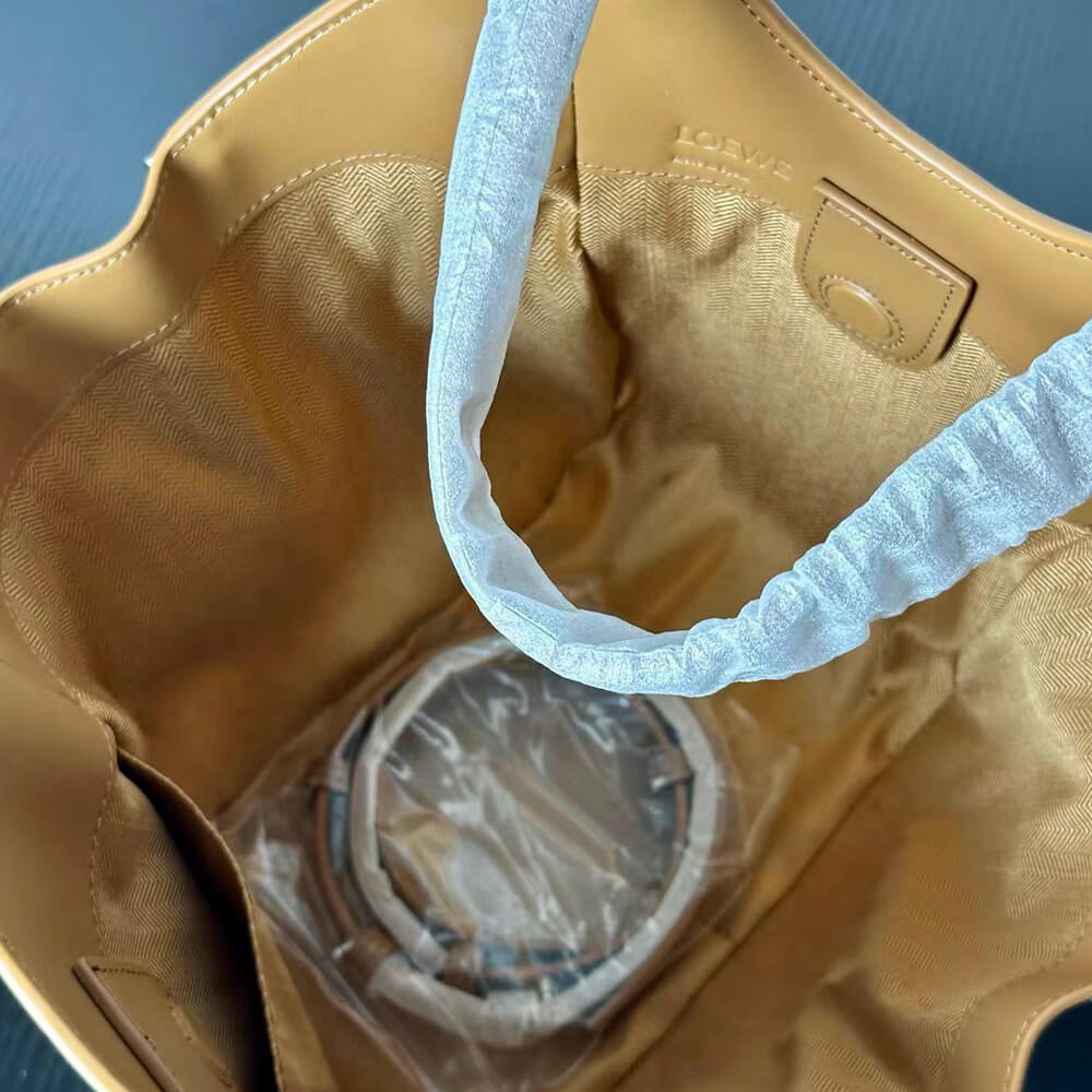 L0ew* Hammock Flip bag in classic calfskin(HIGH-END GRADE)