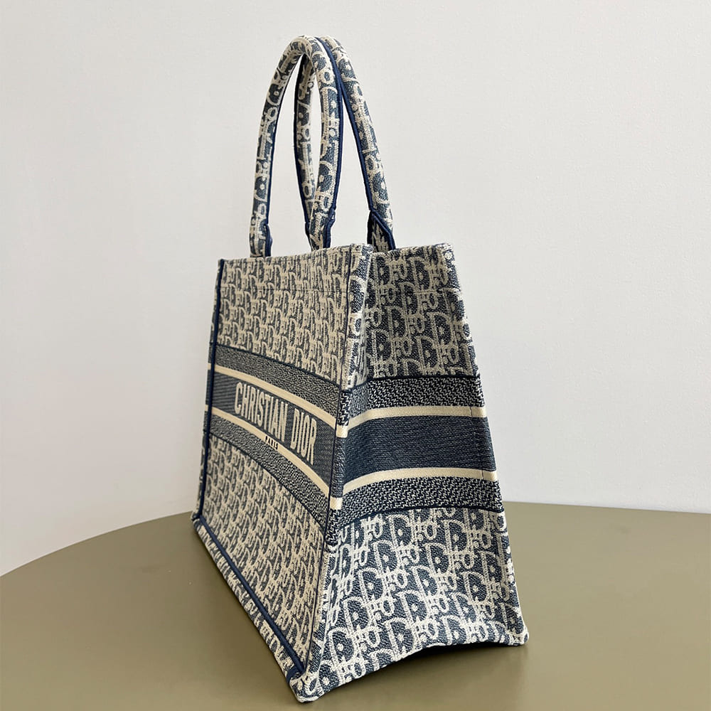 D10r Medium D10r Book Tote