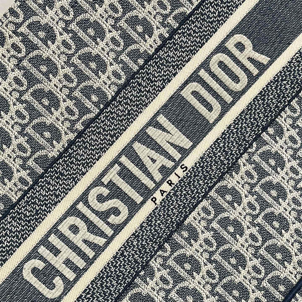 D10r Medium D10r Book Tote