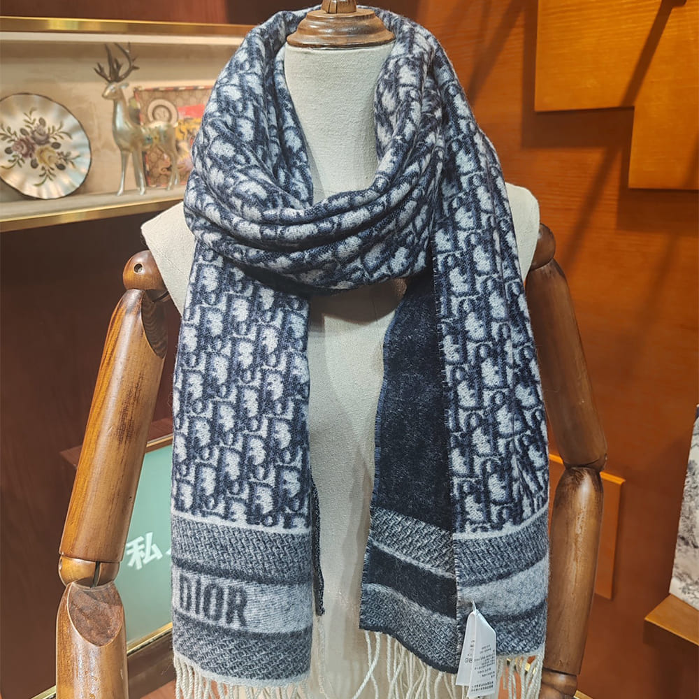 D10r Printed scarf