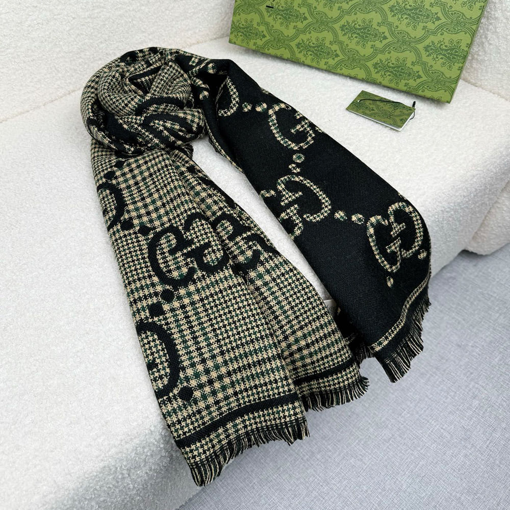 Gvc*1 GG Plaid wool scarf