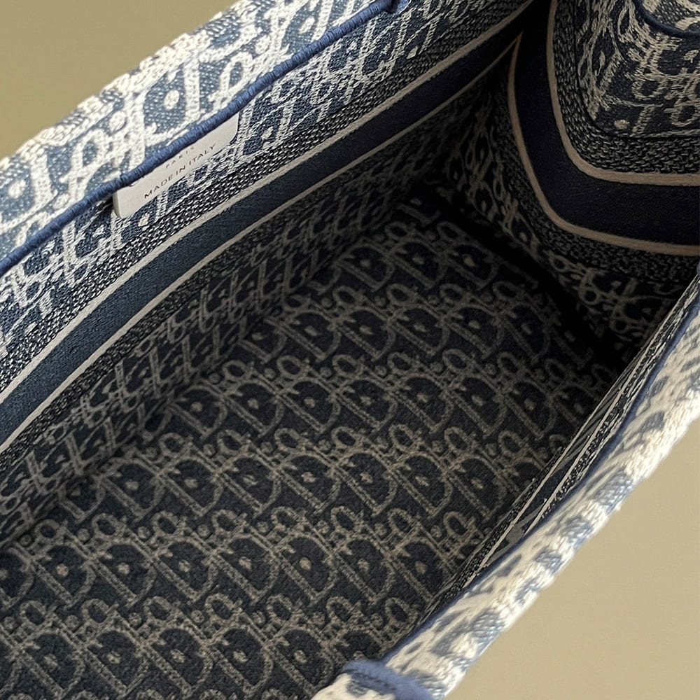 D10r Medium D10r Book Tote