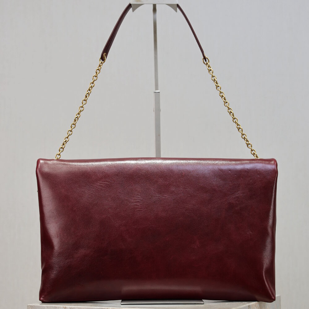 Y51 CASSANDRE XXL pouch on chain in shiny leather(HIGH-END GRADE)