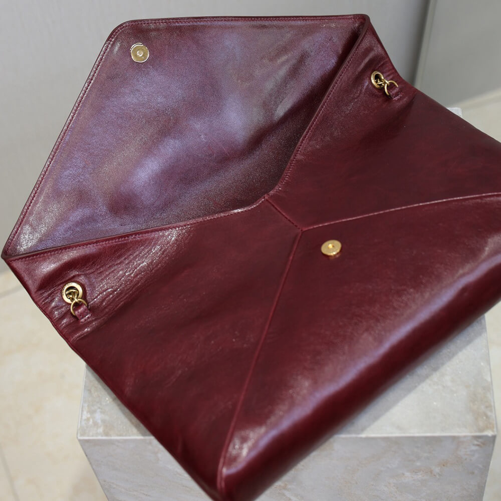 Y51 CASSANDRE XXL pouch on chain in shiny leather(HIGH-END GRADE)