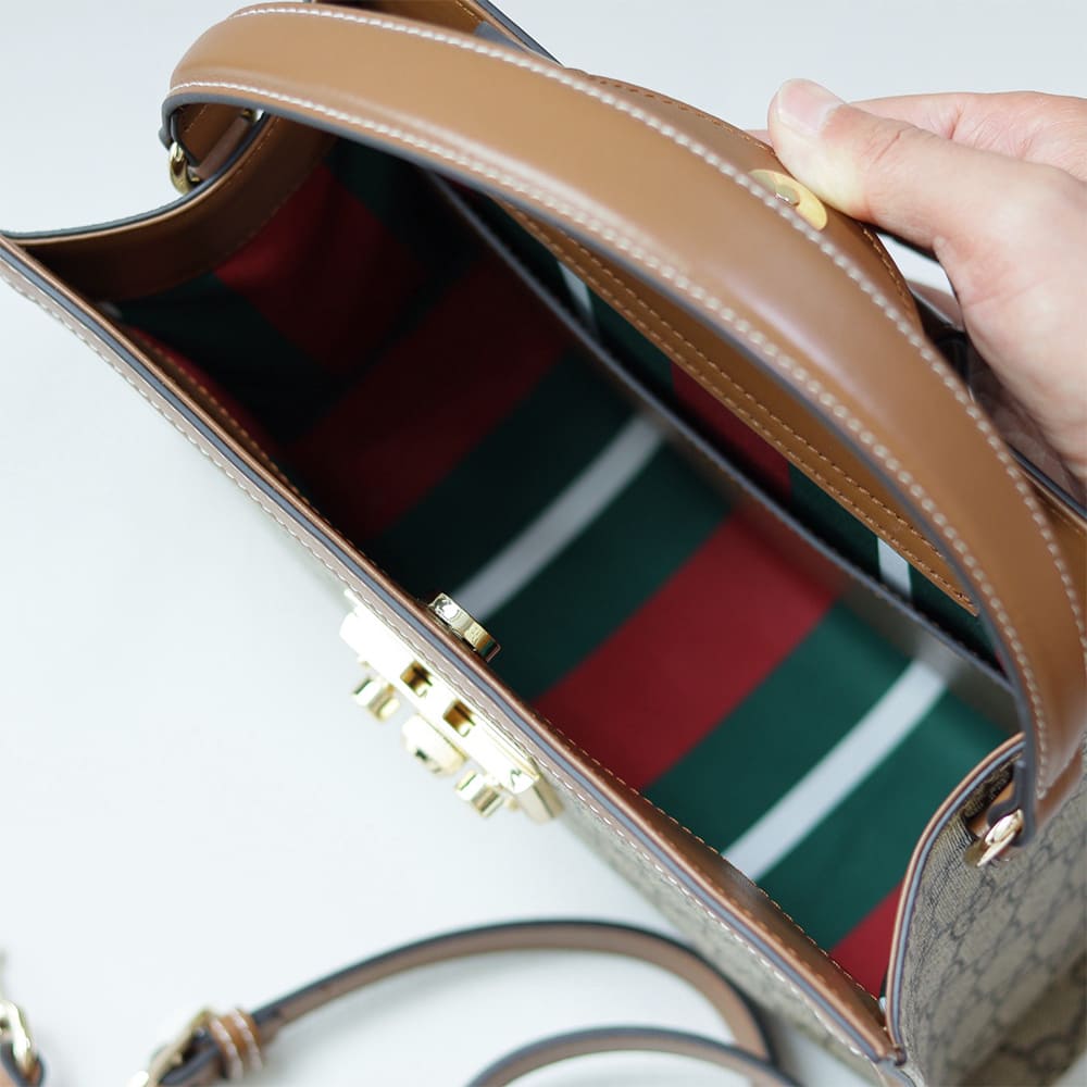 Gvc*1 Padlock medium top handle bag